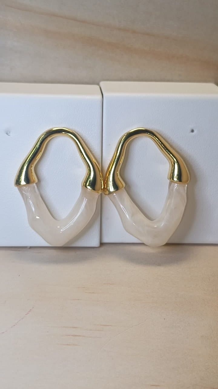Aretes Esculturales Ivory Wave